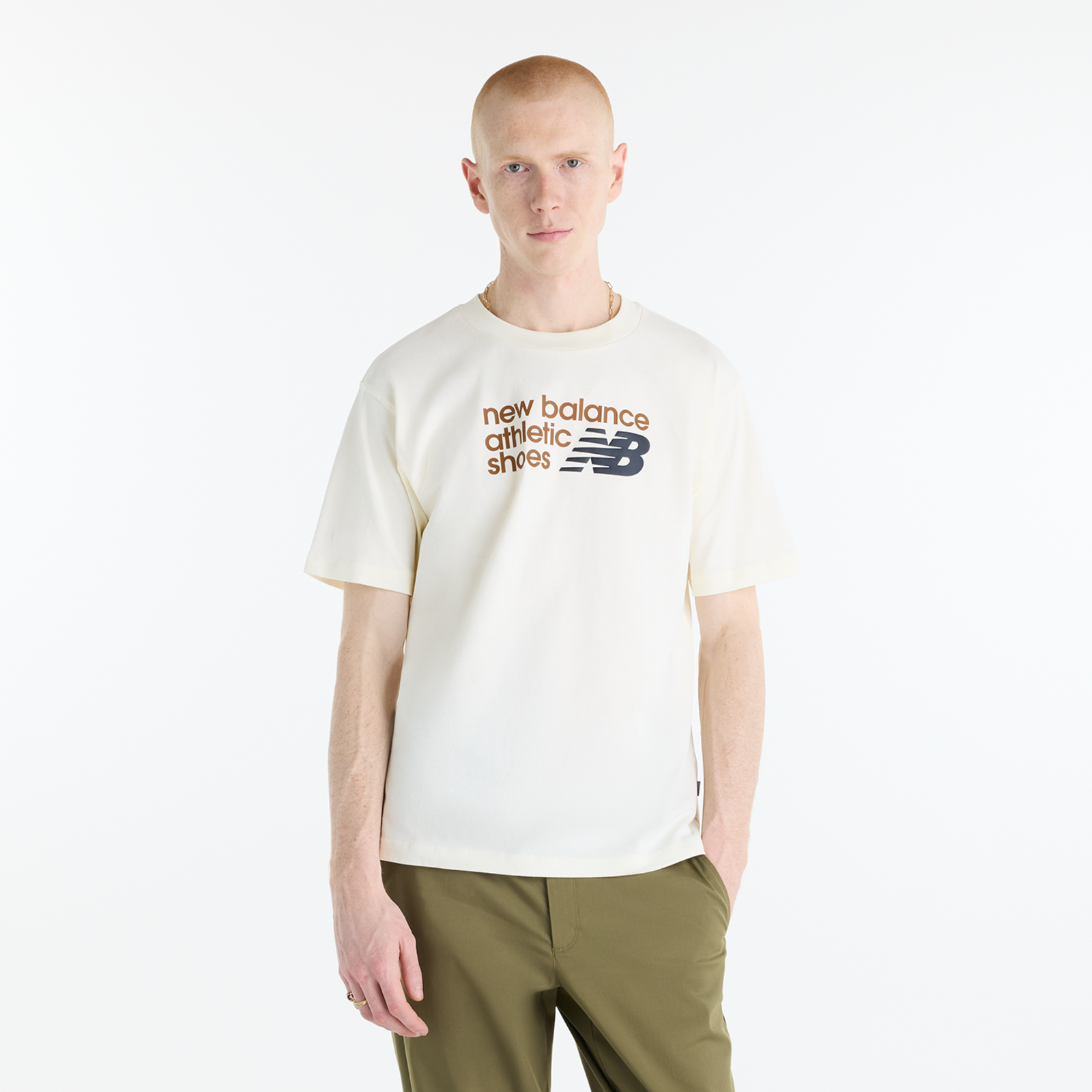 New Balance Athletics Premium Chest Logo T-Shirt Relaxed Fit Herren, beige, Grösse: S