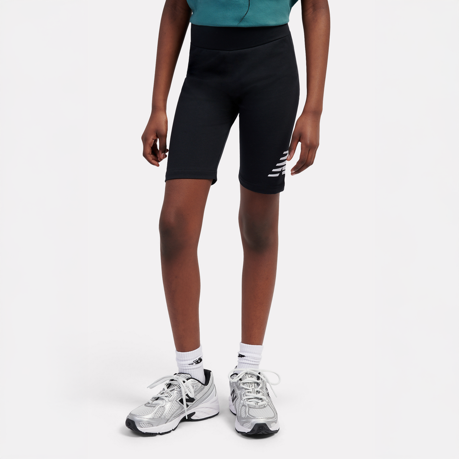 New Balance G Stacked Logo Cycle Short  Mädchen, black, Grösse: 15-16 Years